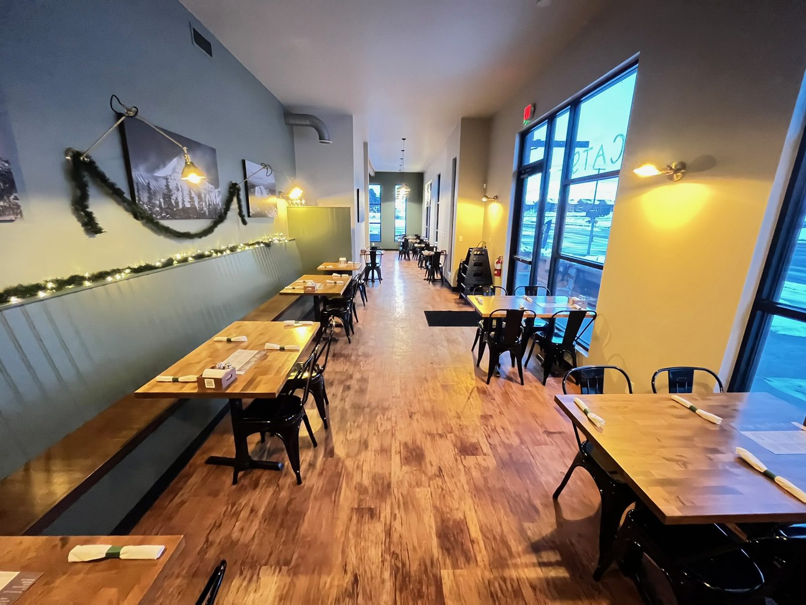 Dining room and patio seating at Crossings Kitchen